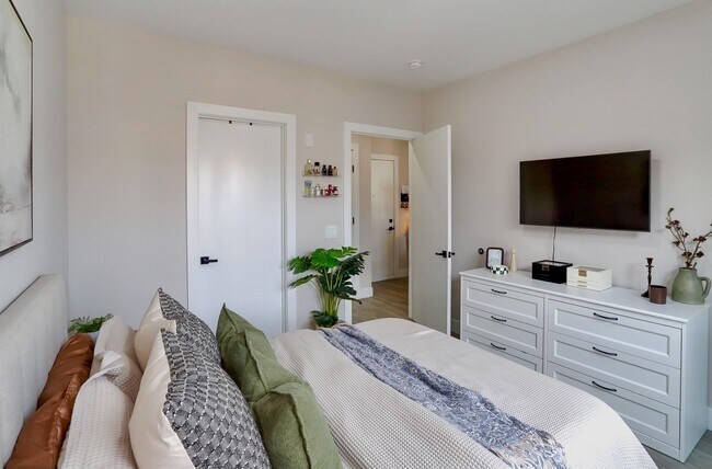 Building Photo - 212 70th St