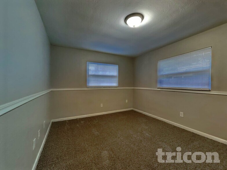 Building Photo - 6953 41st Terrace N