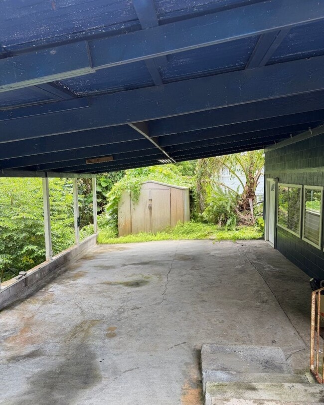 Building Photo - 529 Wainaku St