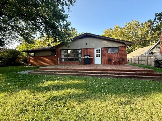 Building Photo - 6419 E Claytonia St