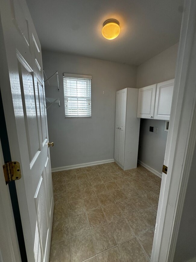 Building Photo - 1643 Wood Song Ln