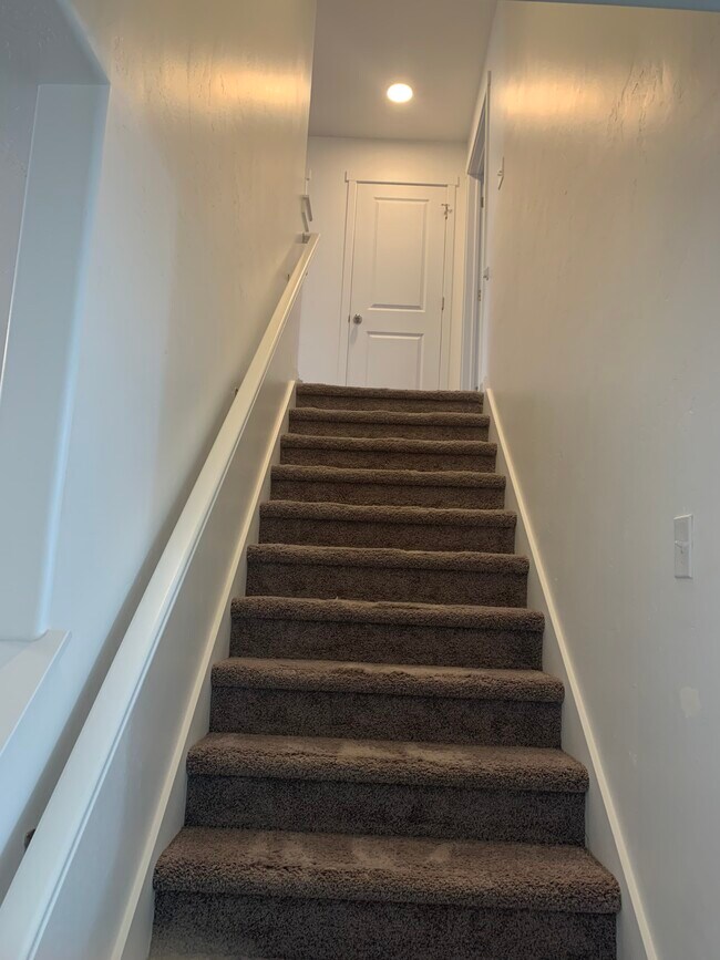 Main level to upstairs level - 14937 S Messi St