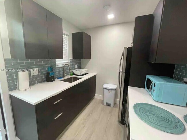 Building Photo - 1929 Dewey St