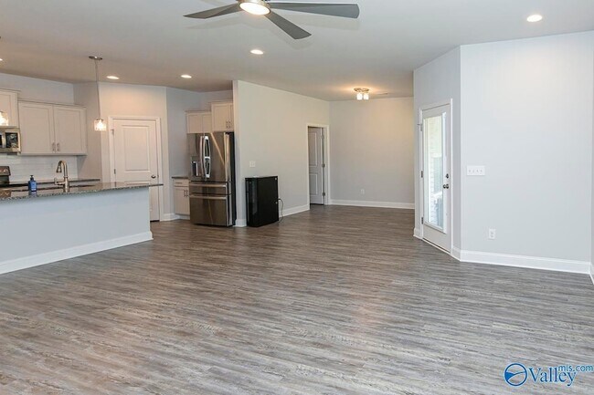 Building Photo - 125 River Springs Ct
