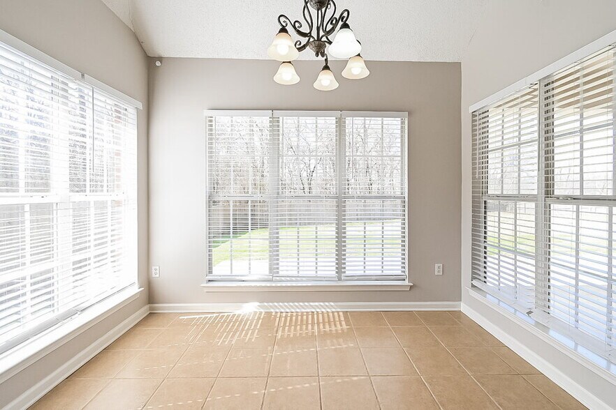 Building Photo - 703 Timber Creek S