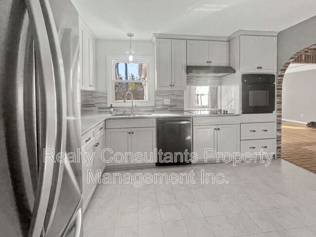 Building Photo - 3222 S Elm-Eugene St