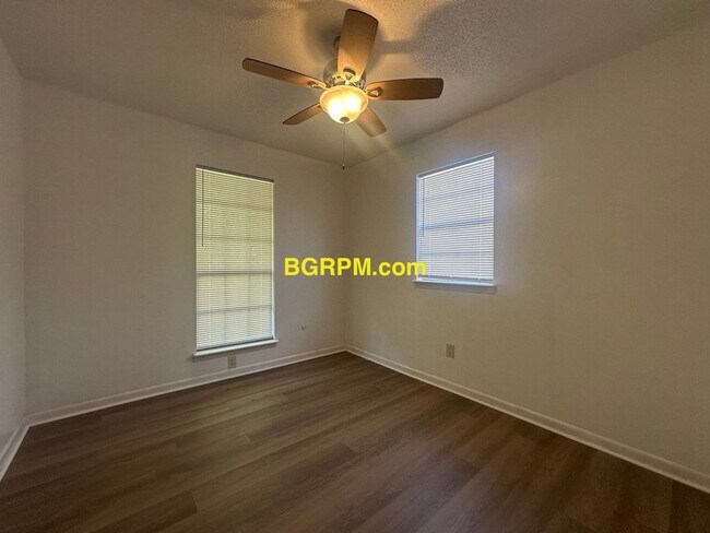 Building Photo - 3 BD 1 BA