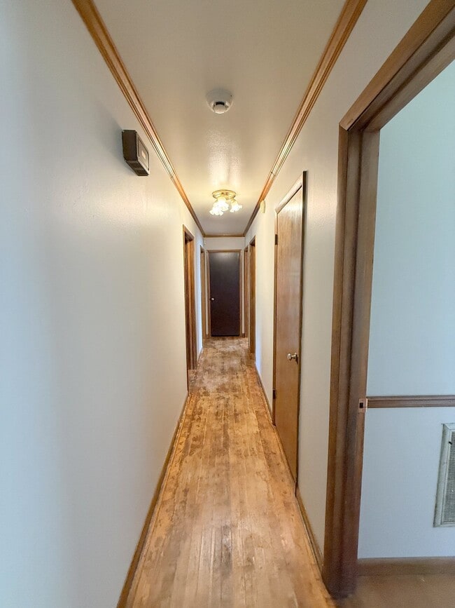 Building Photo - 3811 Lakeview Dr NW