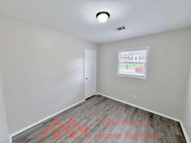 Building Photo - 1880 Willow Wood Ave