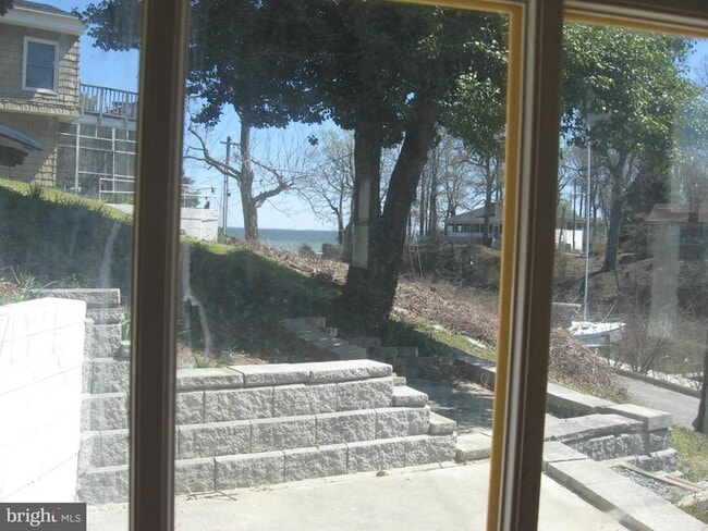 Building Photo - 1594 N Harbor Dr