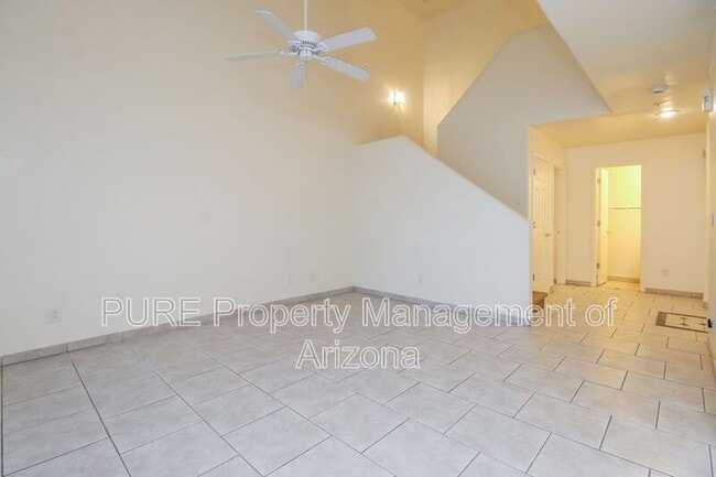 Building Photo - 1117 W Mango Dr