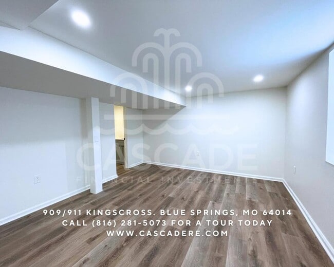 Building Photo - 911 SW Kingscross Rd