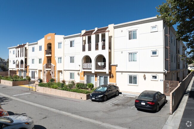 Building Photo - 10227 Mason Ave