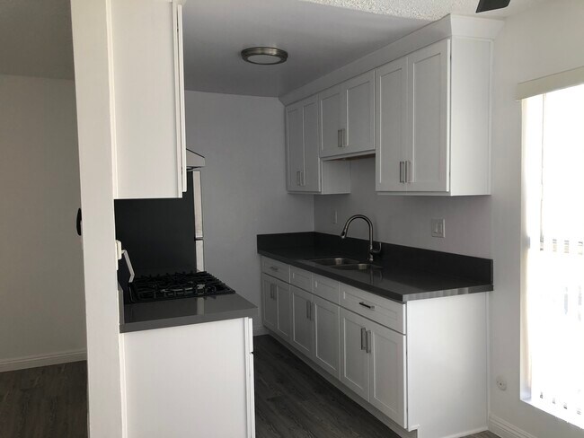 Building Photo - 3337 S Durango Ave