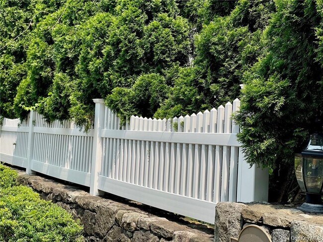 Building Photo - 29 Carpenter Ave