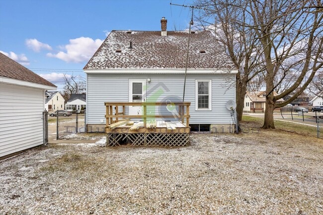 Building Photo - Spacious 4 Bedroom- With Extra room! New Remodel!