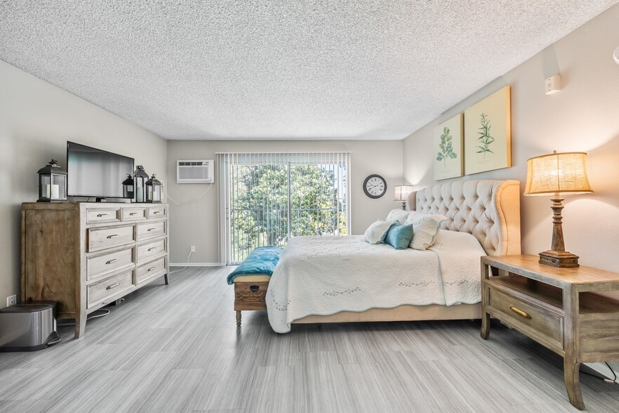 Building Photo - Sun City Gardens - 55+ Active Adult Apartm...