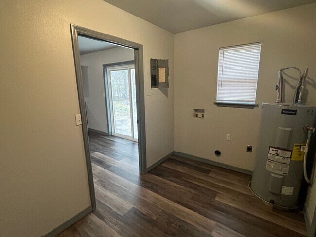 Building Photo - 1207 S Hartford Ave