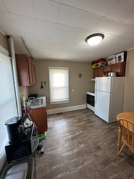 Primary Photo - 1749 Wordsworth Ave