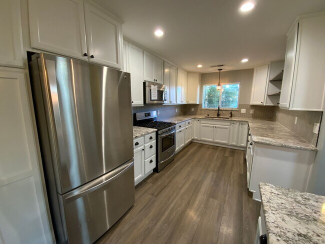 Building Photo - 3 Bedroom Single Story Home Available Near Louisiana Blvd NE & Candelaria Rd NE!