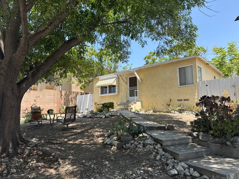 Primary Photo - 10324 Hillhaven Ave