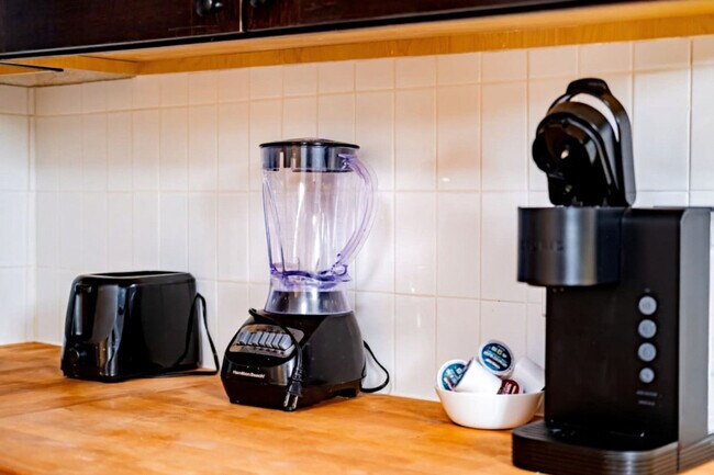 Building Photo - 170 E 100 N