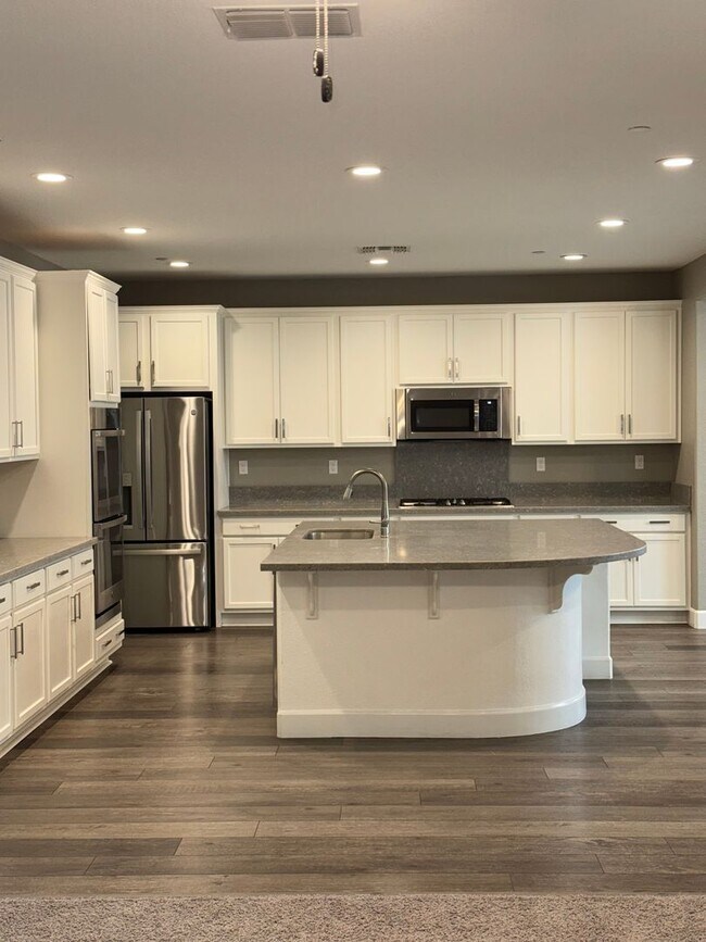 Building Photo - A Great House to Call Home!