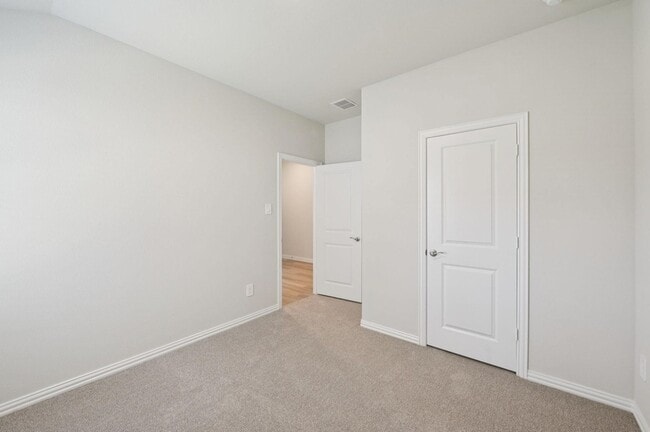 Building Photo - 514 River Rdg Dr