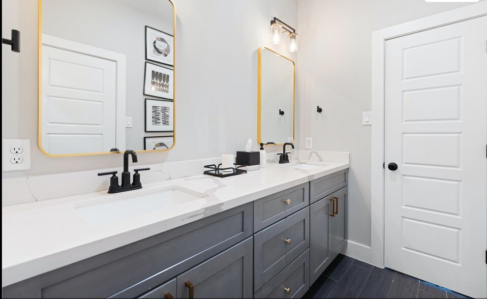 Building Photo - 7033 Avenue L