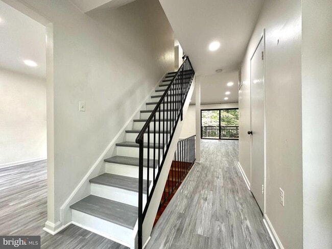 Building Photo - 8119 Inverness Ridge Rd