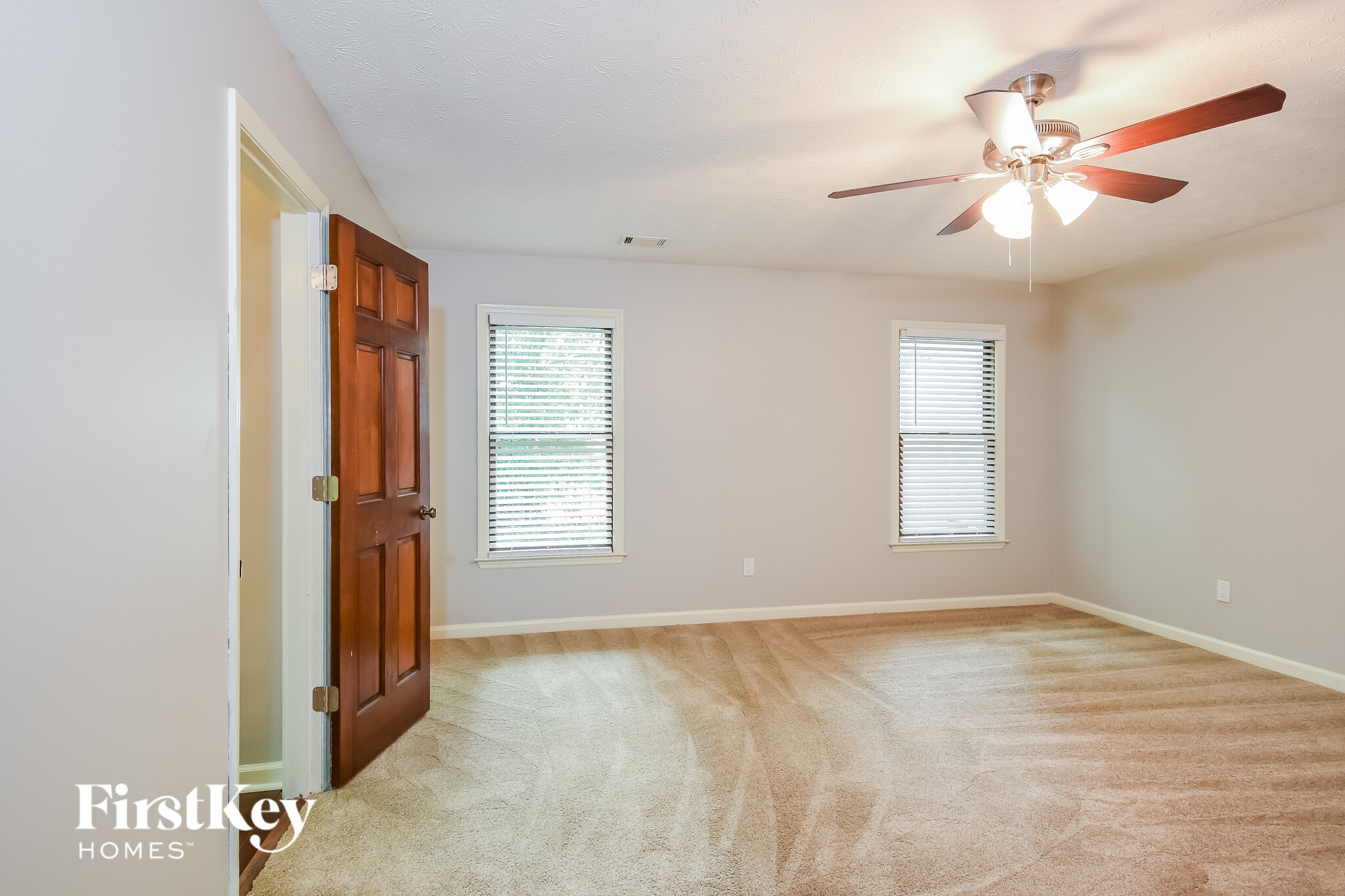 Building Photo - 1214 Hollytree Ct