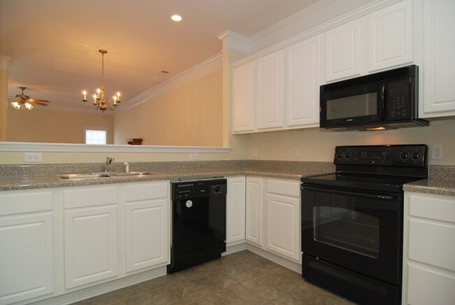 Building Photo - 2 Bedroom, 2.5 Bath in Hampton Forest - Av...
