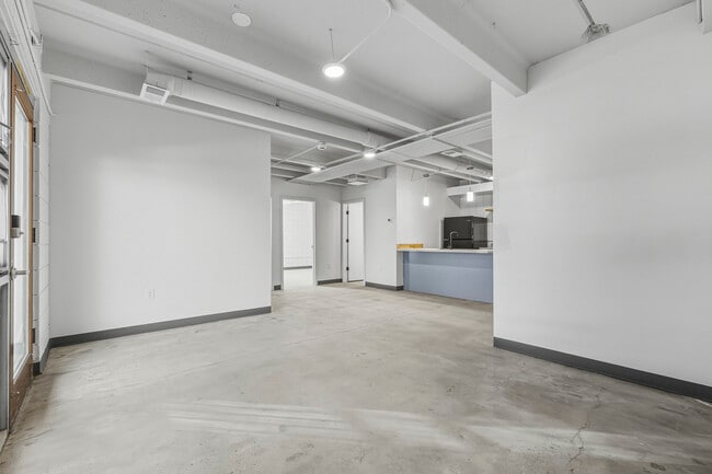 Building Photo - 415 S Weber St