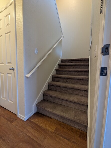 Building Photo - 3144 SE Sternwheeler Dr