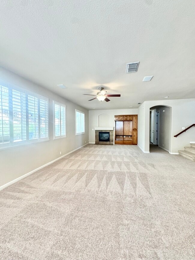 Building Photo - Beautiful large 4 bedroom home in rocklin!