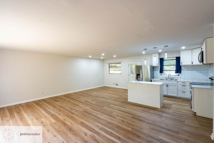 Building Photo - 2644 Preston Dr