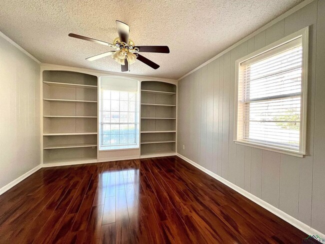 Building Photo - Beautiful 3 Bedroom home in Pine Tree ISD