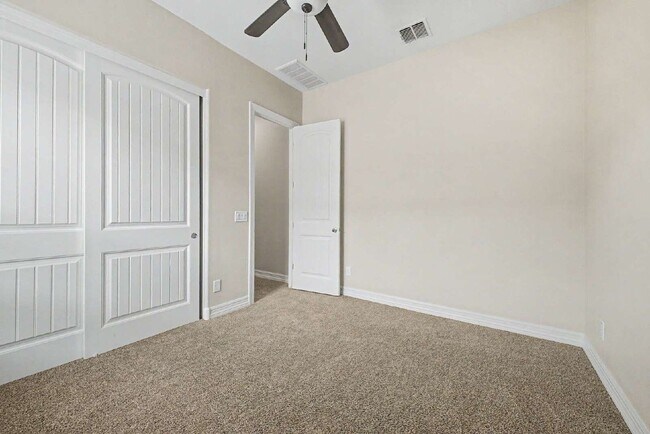 Building Photo - 8833 S 167th Ln