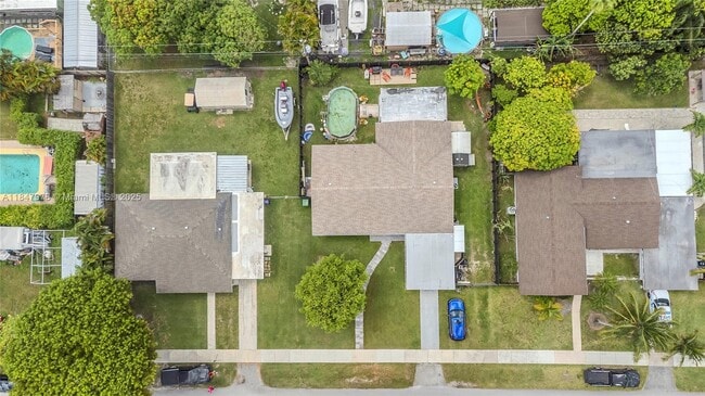 Building Photo - 9530 Jamaica Dr
