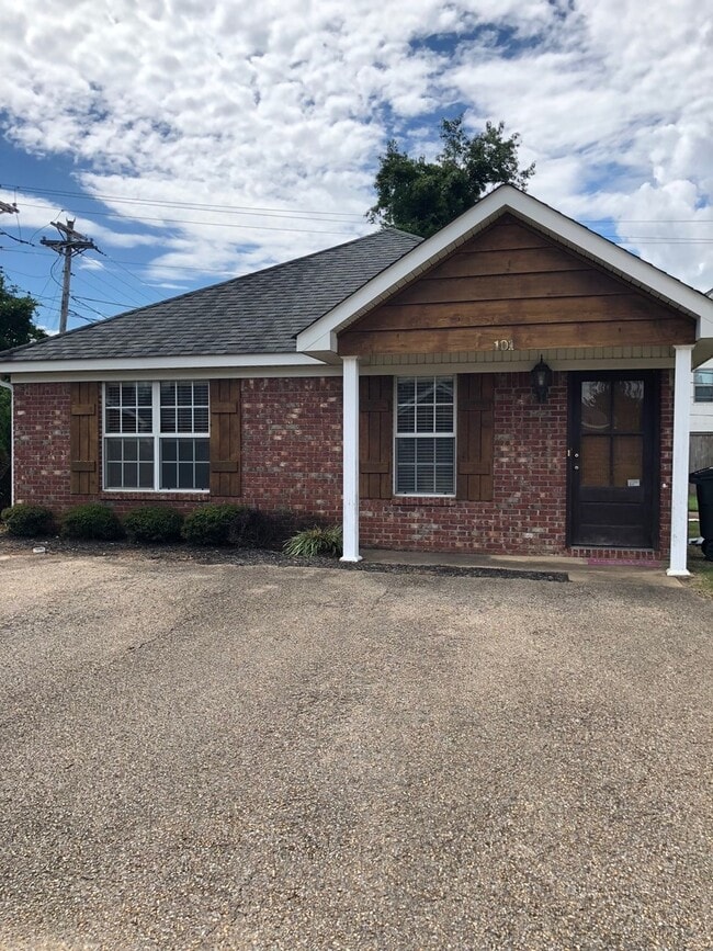 Building Photo - 101 Carrollton