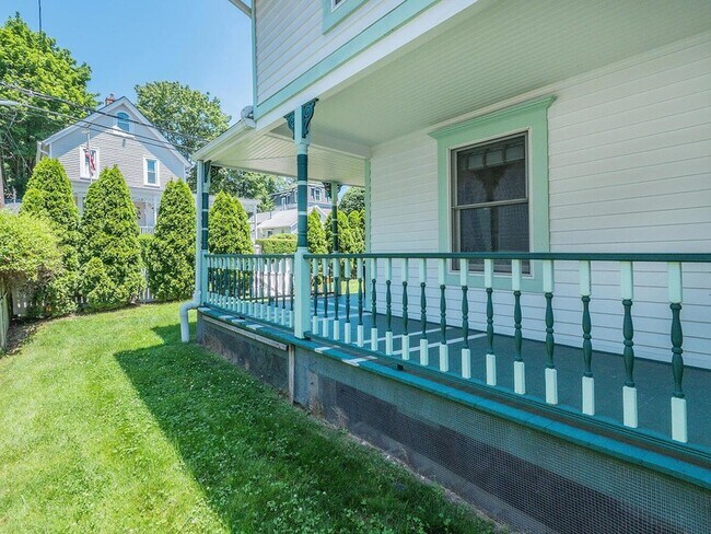 Building Photo - 173 14th Ave
