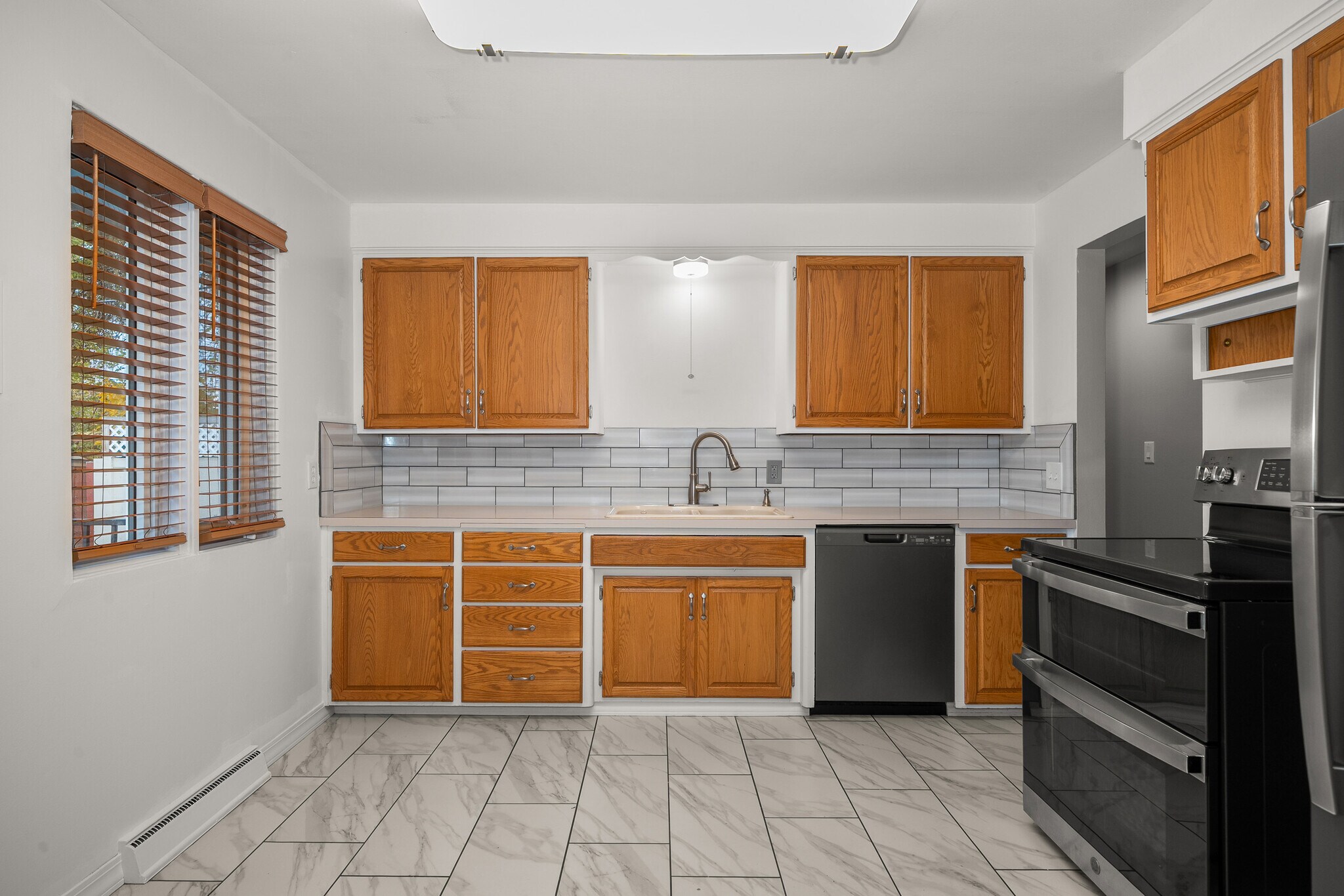 Building Photo - 6028 N Lincoln St