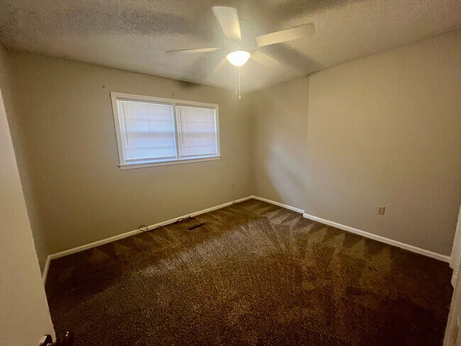 Building Photo - 3 Bedroom Home Close To Clemson Campus