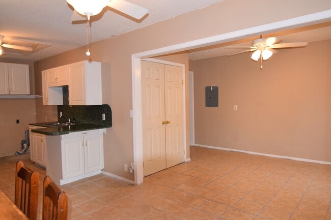 Building Photo - 2307 Onyx Cir