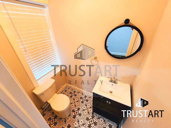 Building Photo - 2225 N Hancock St