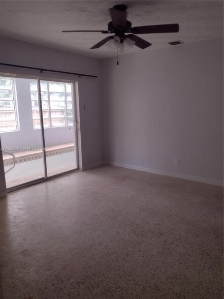 Building Photo - 225 E 29th Ct