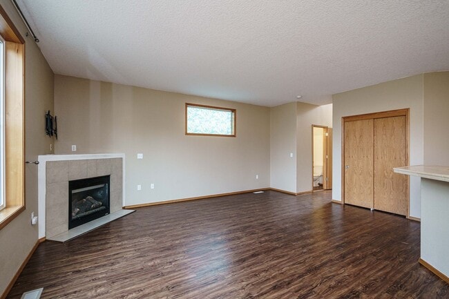 Building Photo - 3 bedroom 2.5 Bath - On Dead End Street - Low Maintenance Fenced Yard - Community Center with Swi...