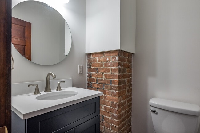 Building Photo - 18 Graves Ave