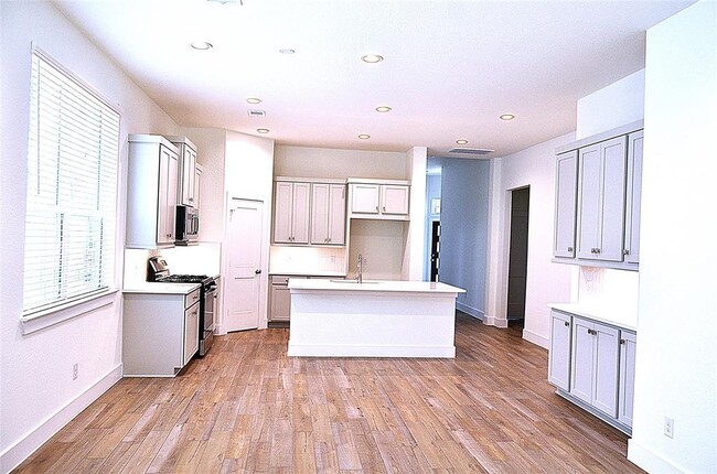 Building Photo - 219 Lukewood Cir