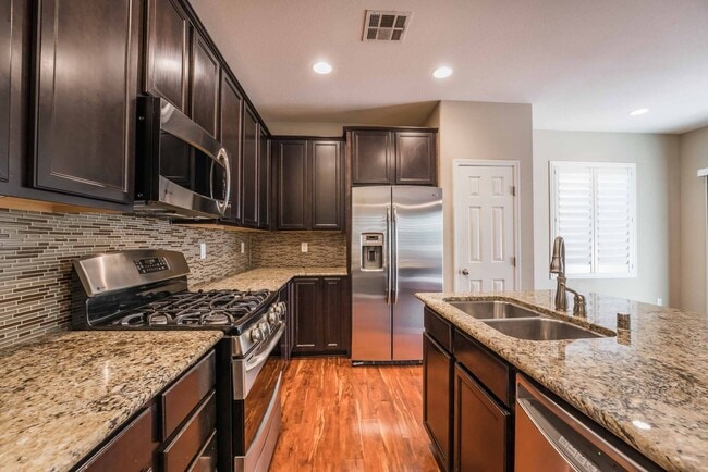 Building Photo - Stylish 3-Bedroom Home with Loft & Upgraded Kitchen!